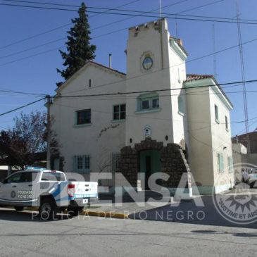 Fueron detenidos por llevar un arma de fuego y un cuchillo entre sus prendas