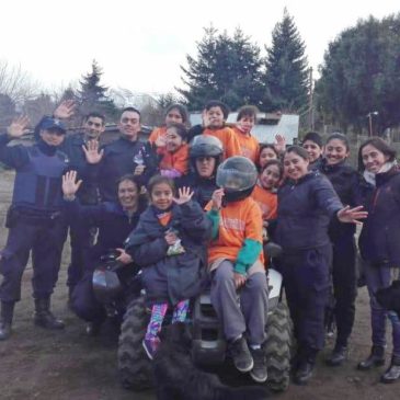 En Bariloche la Policía acompañó distintos festejos por el Día del Niño