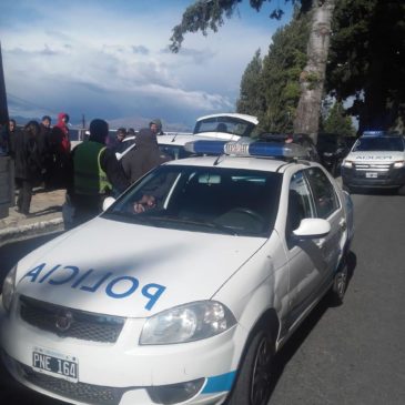 Detienen a dos delincuentes tras violentar un vehículo de turistas en el centro