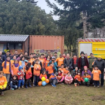 Bariloche: Policía, Parques Nacionales y la asociación Ojos de Cielo homenajearon a niños del oeste en su día