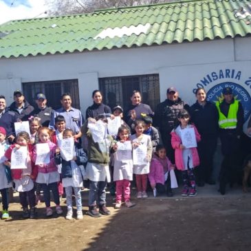 Siguen las visitas de estudiantes primarios a la Comisaría 28º