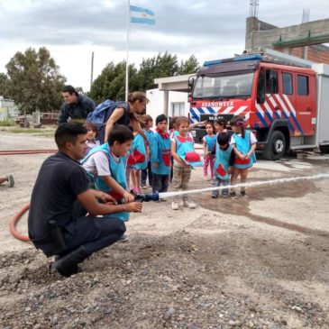 Niños visitaron el Cuartel de Bomberos de El Cóndor