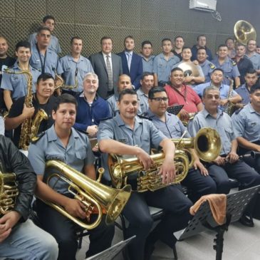 El Gobernador visitó a la Banda de Música de la Policía