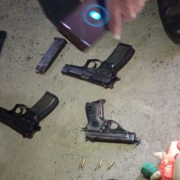 Encuentran armas tras allanamiento en un comedor de Cipolletti.