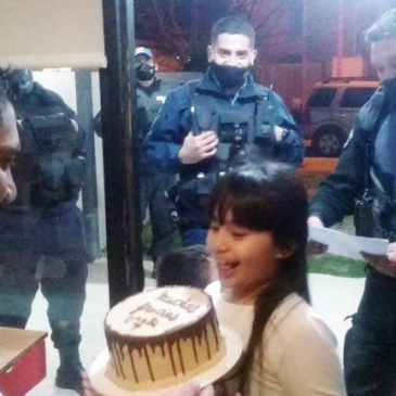 Policías de la Comisaría 4 festejaron el cumpleaños de Ángeles