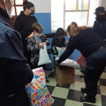 Un niño fue homenajeado por efectivos de la Comisaría 1°