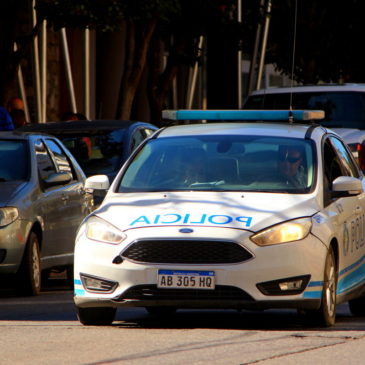 Delincuente intentó ocultar un arma de fuego al advertir la presencia policial pero fue detenido