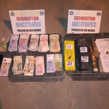 La Policía detuvo a dos personas que transportaban cerca de 1 kilo y medio de marihuana y alrededor de 20 mil pesos