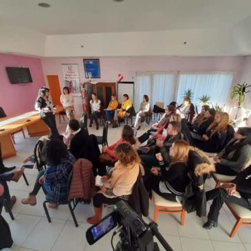 Representantes de la Oficina de la Familia de Sierra Grande participaron en un taller sobre temáticas de género