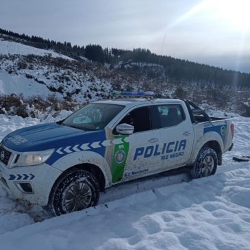 Policía rescató a un poblador que estaba aislado por el temporal de nieve