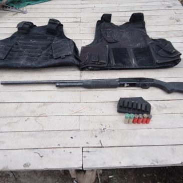 Allanamiento en Chacramonte: Policía secuestró un arma de fuego y chalecos antibalas