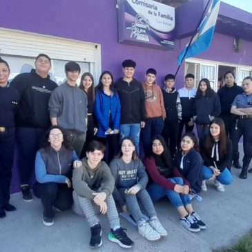 Luis Beltran: jóvenes de la ESRN 55 visitaron la Comisaría de la Familia