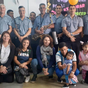 El Jardín 13 “Duende Azul” celebró su 19º aniversario a todo ritmo con la Banda de Música de la Policía