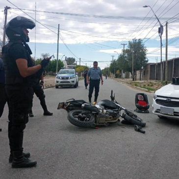 Roca: Policía detuvo a dos hombres que robaron elementos de un auto