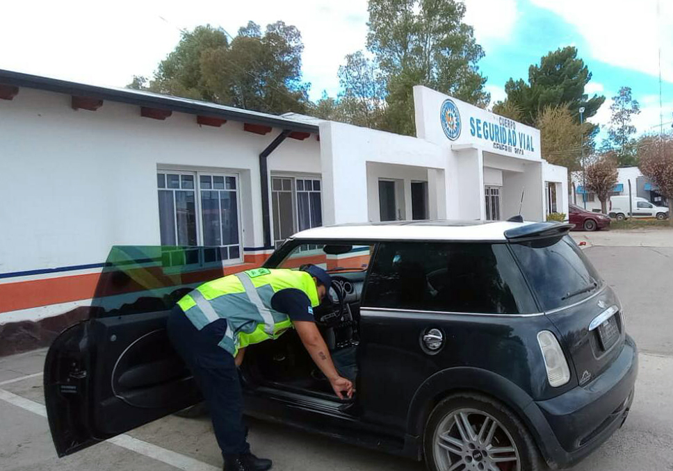 POLICIALES: La Policía recuperó dos autos con pedido de secuestro en General Roca