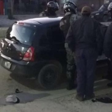 Circulaba en auto y fue aprehendido con droga en su poder