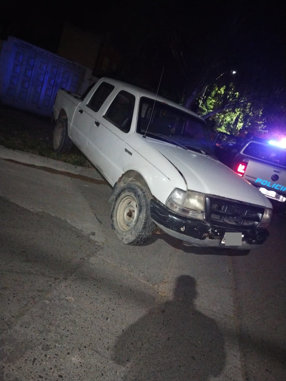 POLICIALES: General Roca: detienen a dos hombres tras robar la rueda de un vehículo