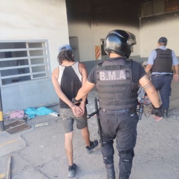La Policía detuvo a un hombre dentro de un depósito mayorista en Roca