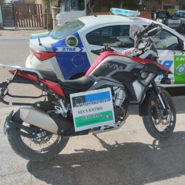 Circulaban en una moto robada en Neuquén y fueron interceptados por la policía