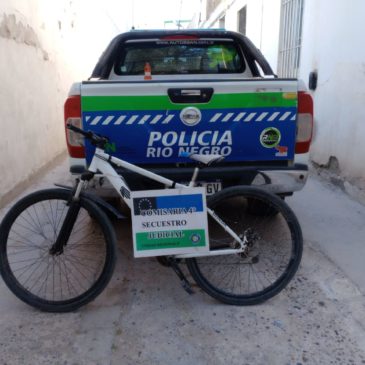 Cipolletti: robó una bicicleta del estacionamiento de un supermercado y la detuvieron