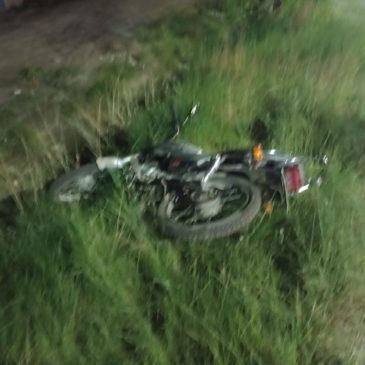 La Policía demoró a un adolescente que llevaba una moto a tiro por las calles de Viedma