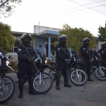 En un amplio operativo de seguridad en Viedma, la Policía secuestró autos y motos