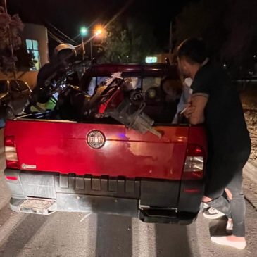 Policía incautó una camioneta sin patente que llevaba una moto carente de documentación en la caja