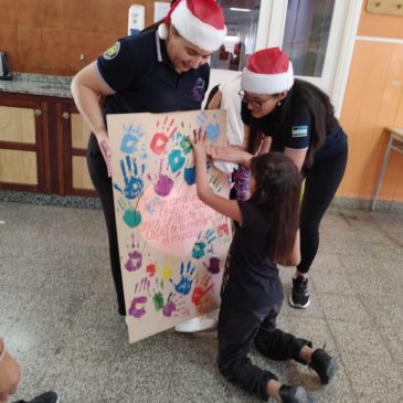 Navidad: la Comisaría de la Familia sorprendió a las niñas del Hogar San José en Villa Regina