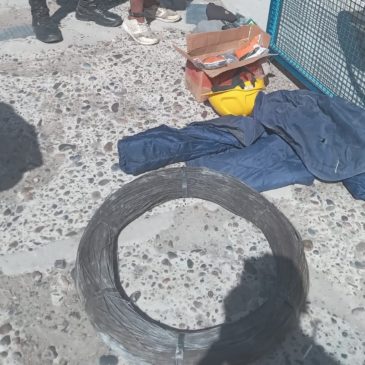 Detienen a un hombre en Viedma que circulaba con un rollo de alambre que sustrajo de una obra