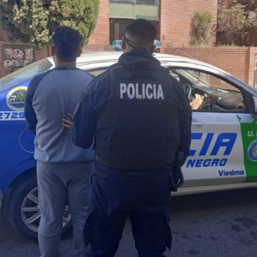 Policía detuvo a un hombre por robar un celular en la Clínica Viedma