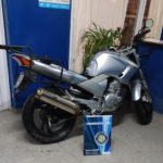 Rápido accionar del 911 en Viedma: recuperan moto y demoran a sospechosos