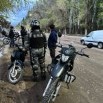 Policía retiene ocho motos en diversos controles vehiculares en Godoy y Chichinales.