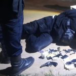 La Comisaría 7 de Cinco Saltos aprehendió a un hombre armado y con envoltorios de cocaína